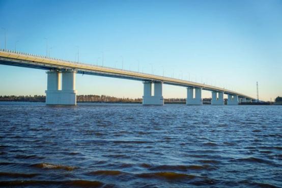 Мостовой переход через реку Обь в районе г. Сургут.